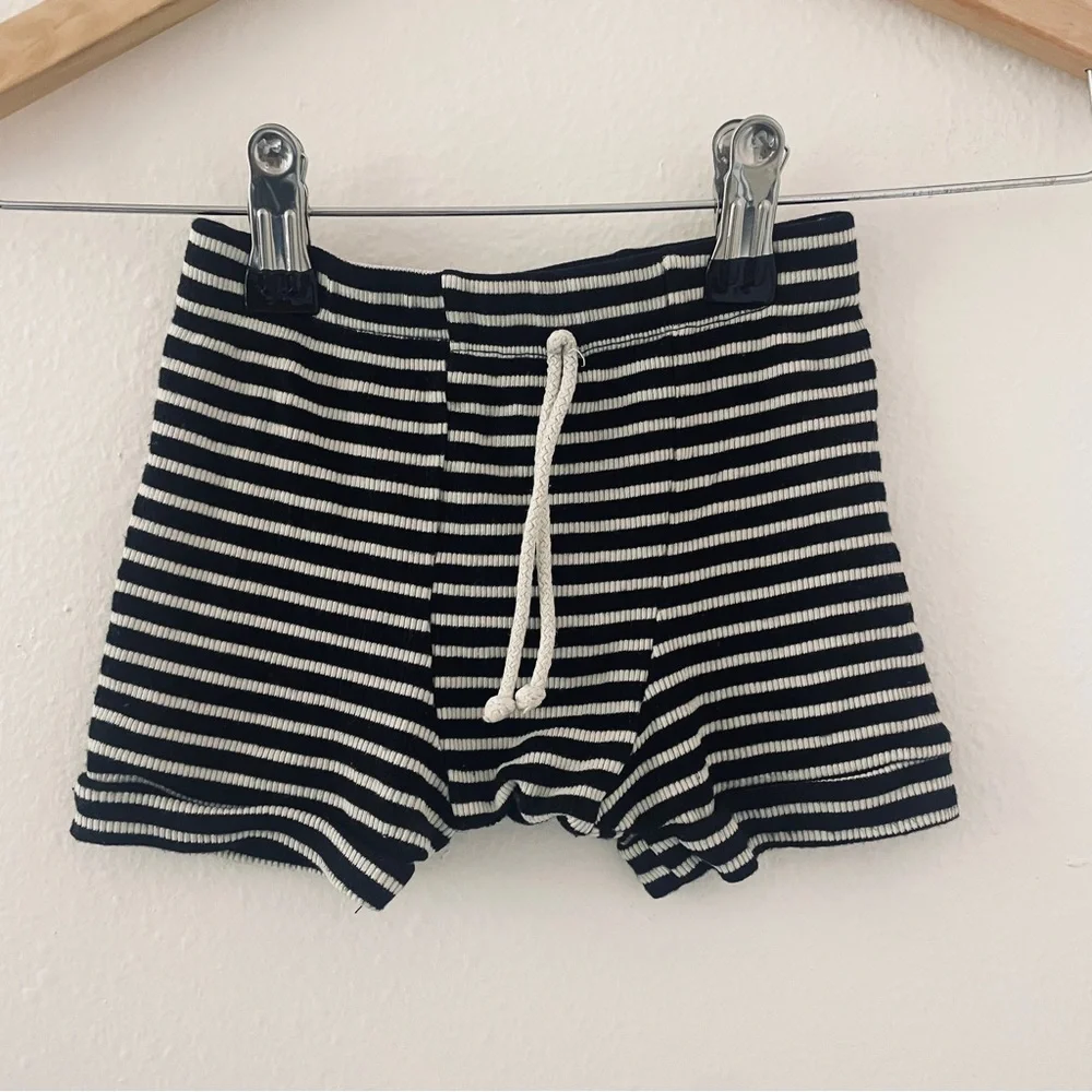 3 Piece Bundle - Black and Beige Cream Striped Childhoods Tops & Shorts - Picture 4 of 10